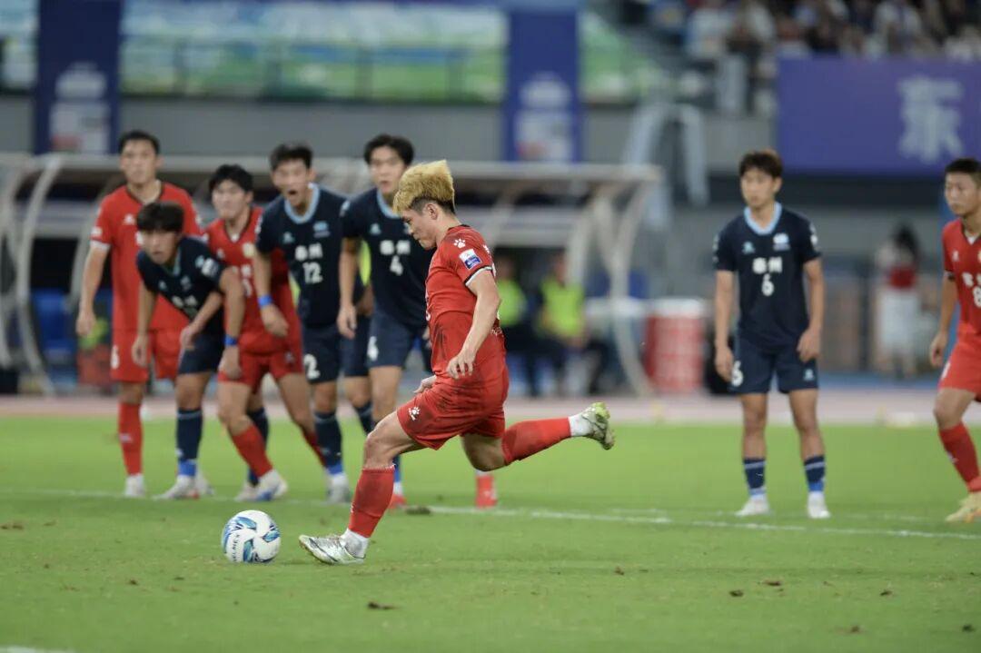 凭借前国脚黄紫昌一粒点球,常州队1:1踢平泰州队