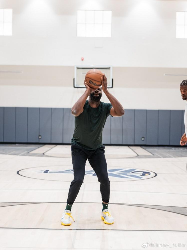 向着冠军前进!巴特勒晒出与追梦一同训练的照片:追梦说得都对